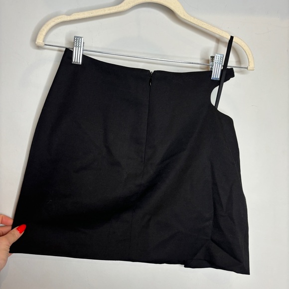 Low Classic Curved Cut-Out Mini Skirt - Picture 6 of 9